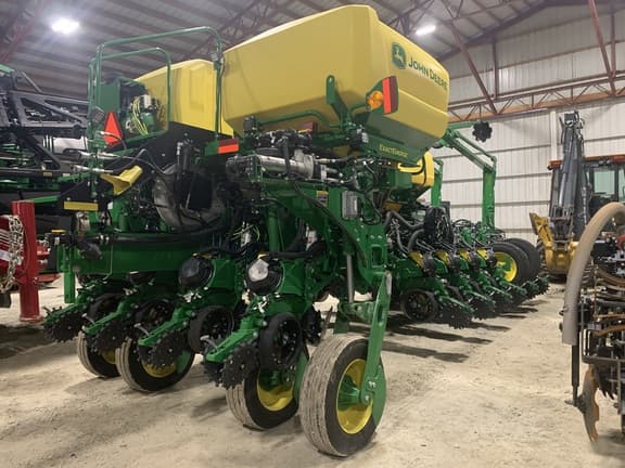 Image of John Deere 1775 equipment image 2