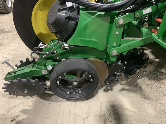 Image of John Deere 1775 equipment image 4