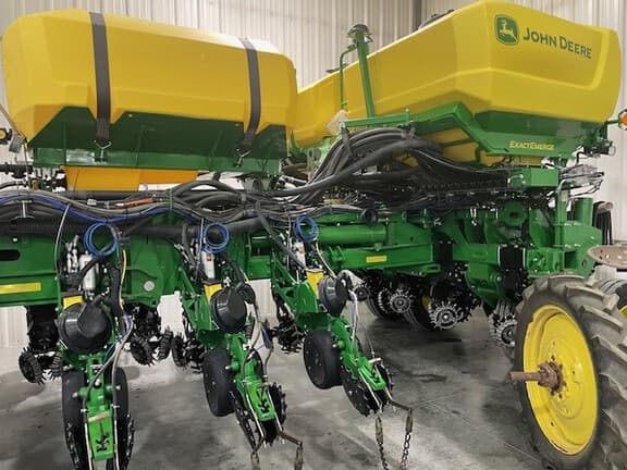 Image of John Deere 1775 equipment image 3