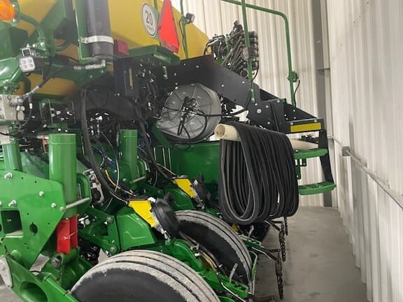 Image of John Deere 1775 equipment image 4
