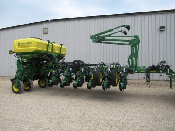 2025 John Deere 1775 Equipment Image0