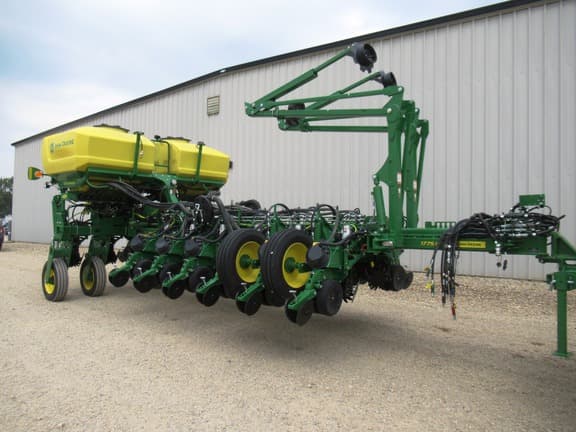 Image of John Deere 1775 equipment image 2
