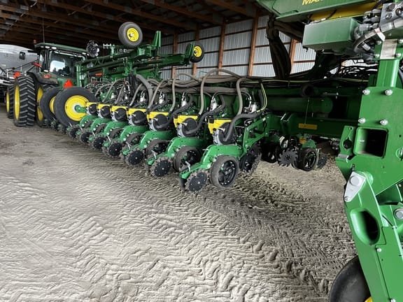 2025 John Deere 1775 Equipment Image0