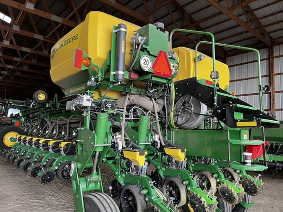 Image of John Deere 1775 equipment image 1