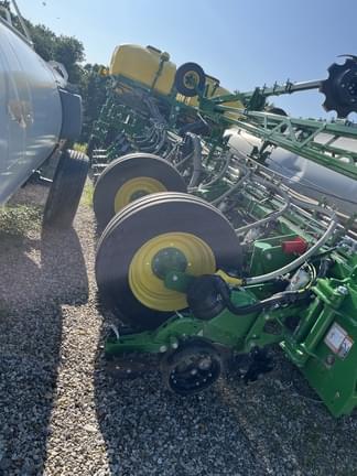 Image of John Deere 1775 Primary image