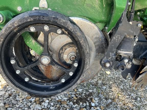 Image of John Deere 1775 equipment image 2