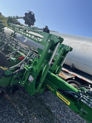 Image of John Deere 1775 equipment image 4