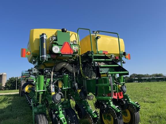Image of John Deere 1775 equipment image 1