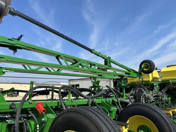 Image of John Deere 1775 equipment image 3