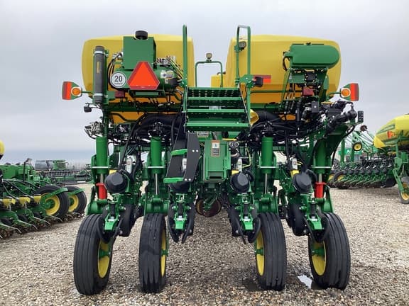 Image of John Deere 1775 equipment image 4