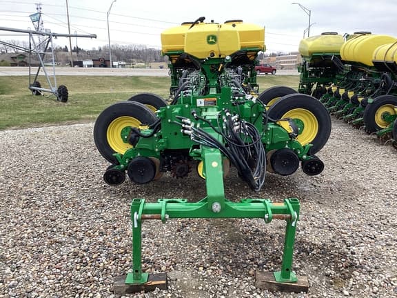 Image of John Deere 1775 equipment image 1