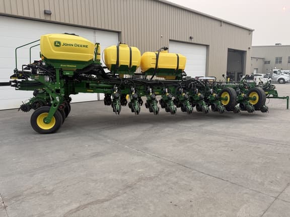 Image of John Deere 1775 equipment image 1