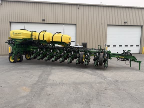 Image of John Deere 1775 Primary image