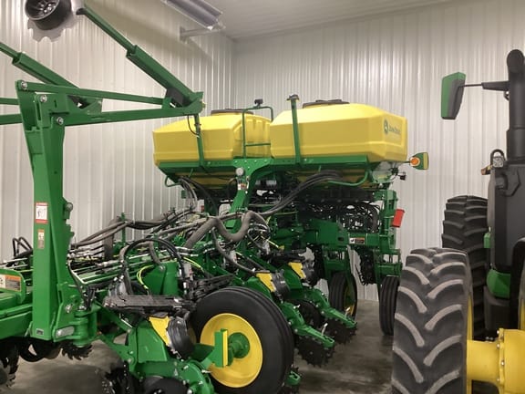 2025 John Deere 1775 Equipment Image0