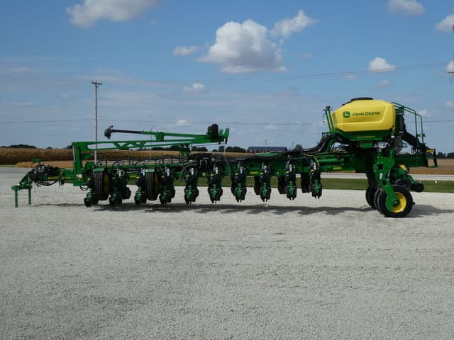 Image of John Deere 1775 equipment image 3