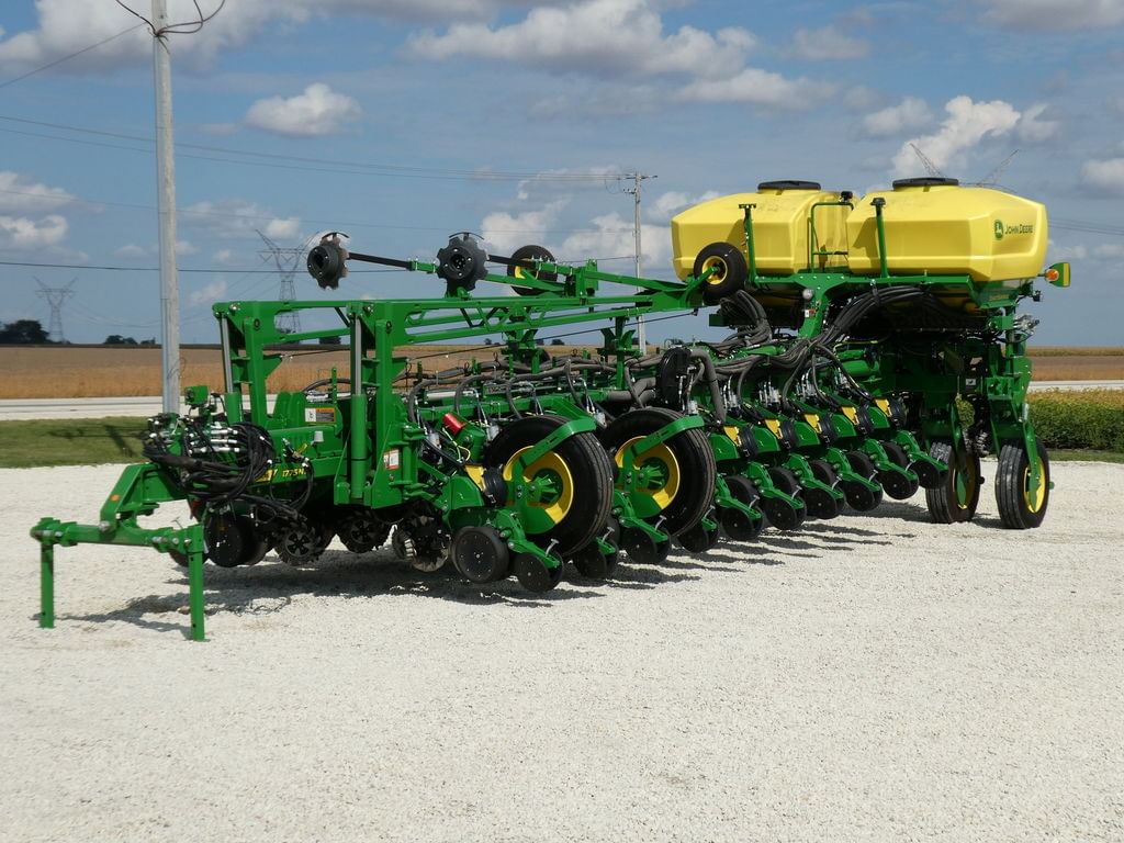 2025 John Deere 1775 Equipment Image0