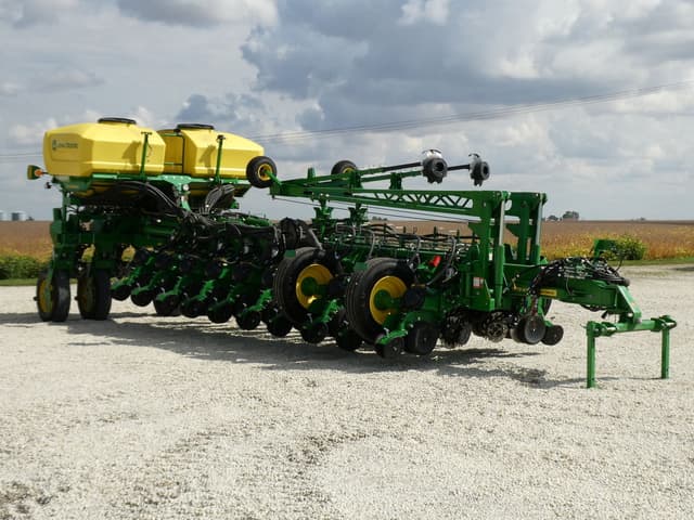 Image of John Deere 1775 equipment image 1