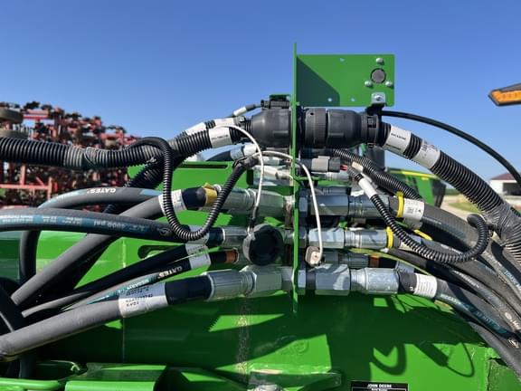 Image of John Deere 1775 equipment image 2