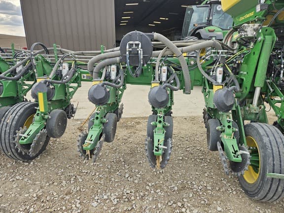 Image of John Deere 1775 equipment image 2