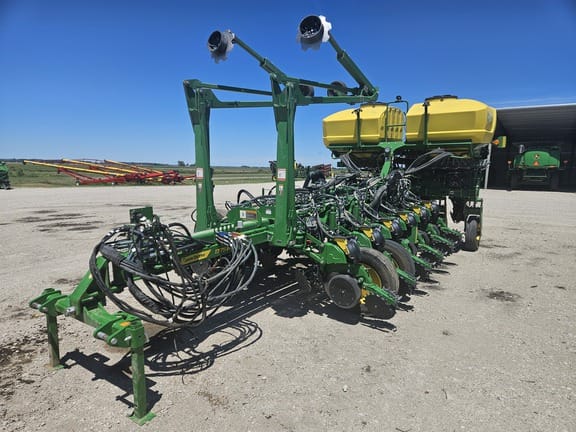 2025 John Deere 1775 Equipment Image0