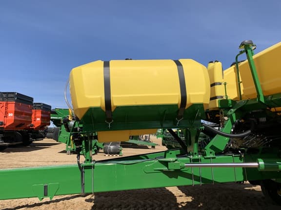 Image of John Deere 1775 equipment image 2