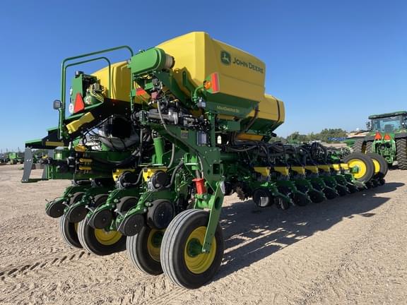 Image of John Deere 1775 equipment image 3