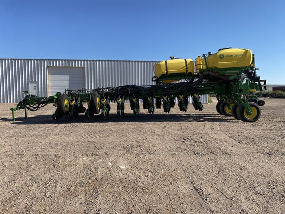 2025 John Deere 1775 Equipment Image0