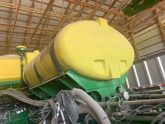 Image of John Deere 1775 equipment image 3