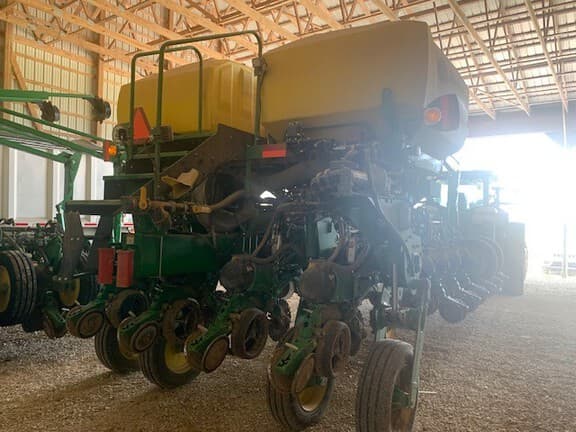 Image of John Deere 1775 equipment image 1