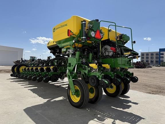 Image of John Deere 1775 equipment image 3
