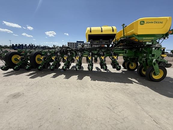 Image of John Deere 1775 equipment image 2