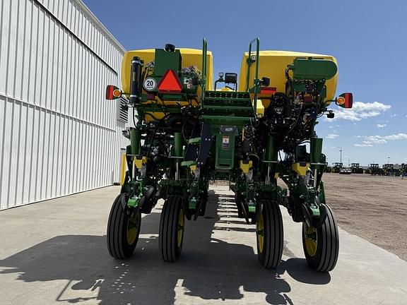 Image of John Deere 1775 equipment image 4