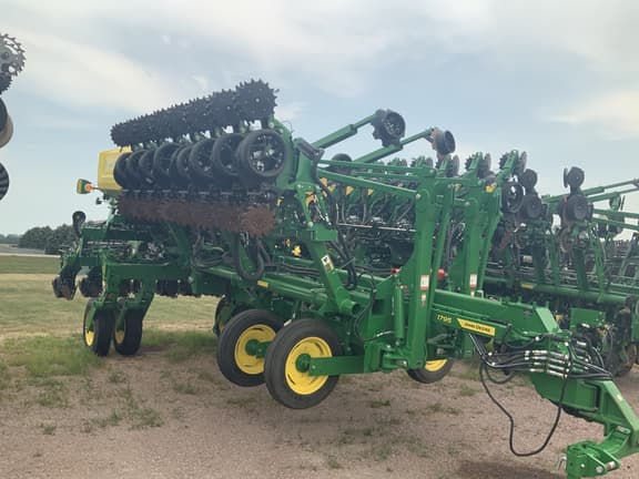 Image of John Deere 1795 equipment image 1