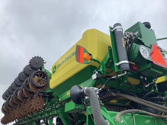 Image of John Deere 1795 equipment image 2