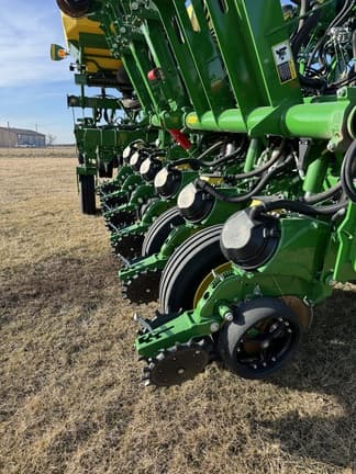 Image of John Deere 1795 equipment image 4