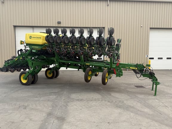 2025 John Deere 1795 Equipment Image0