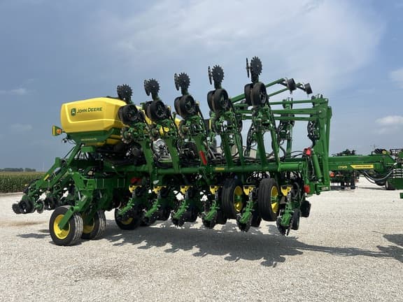 Image of John Deere 1795 equipment image 2