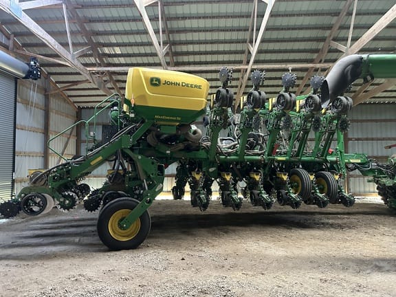 2025 John Deere 1795 Equipment Image0