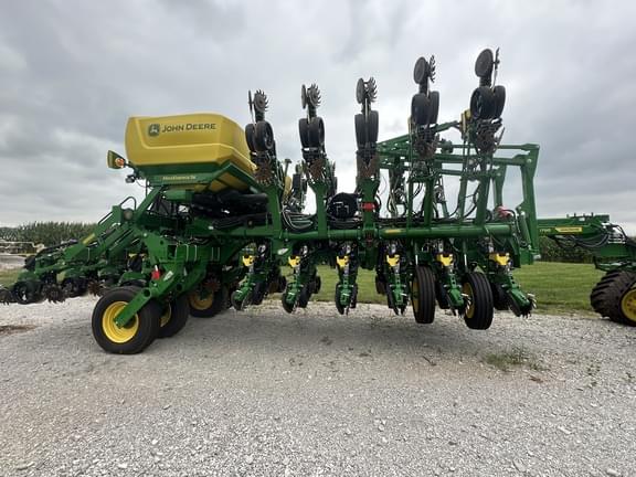 Image of John Deere 1795 equipment image 2