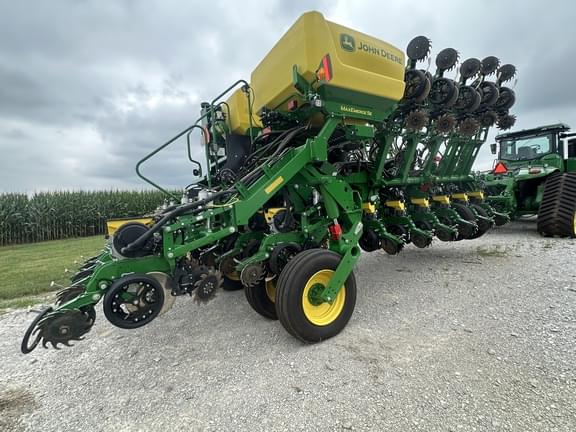 Image of John Deere 1795 equipment image 3