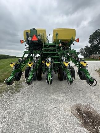 Image of John Deere 1795 equipment image 4