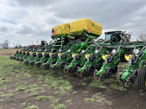 2025 John Deere 1795 Equipment Image0