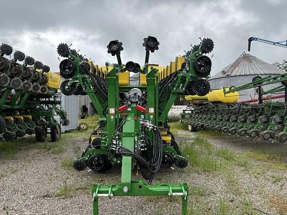 Image of John Deere 1795 equipment image 2