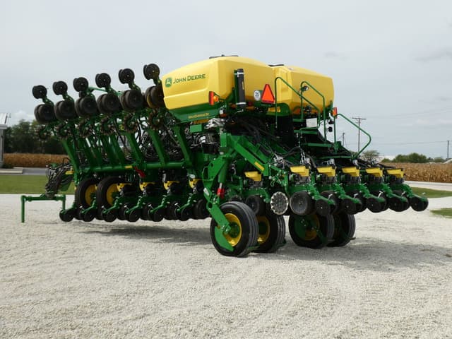 Image of John Deere 1795 equipment image 2