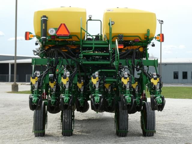Image of John Deere 1795 equipment image 3
