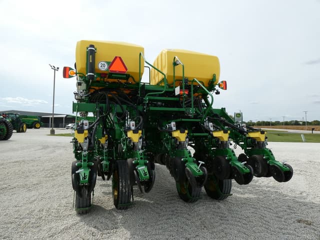 Image of John Deere 1795 equipment image 3