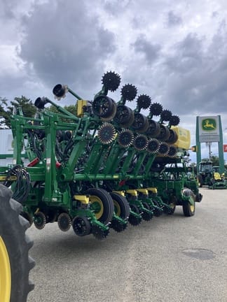 2025 John Deere 1795 Equipment Image0