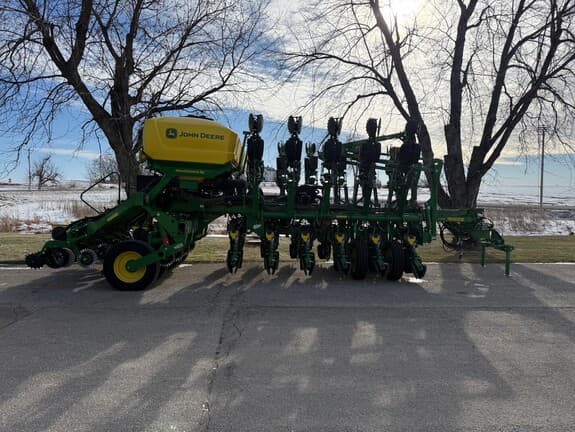 Image of John Deere 1795 equipment image 4
