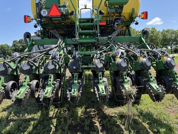 Image of John Deere 1795 equipment image 3