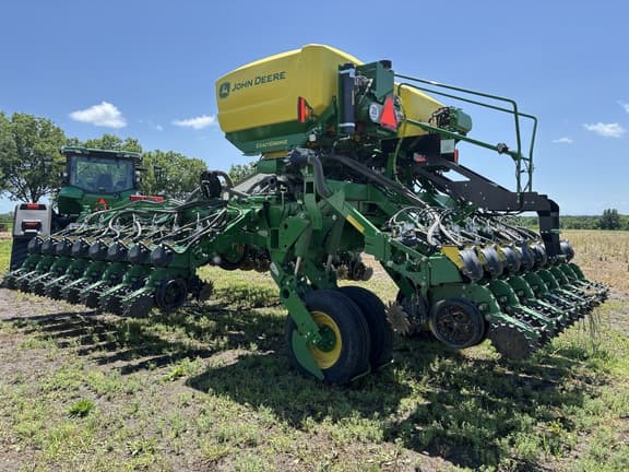 Image of John Deere 1795 equipment image 2
